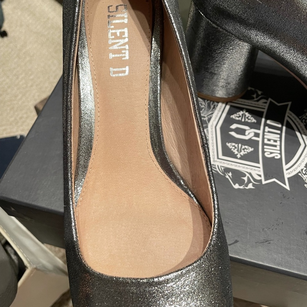 Silent D silver metallic.2.5 inch block heels